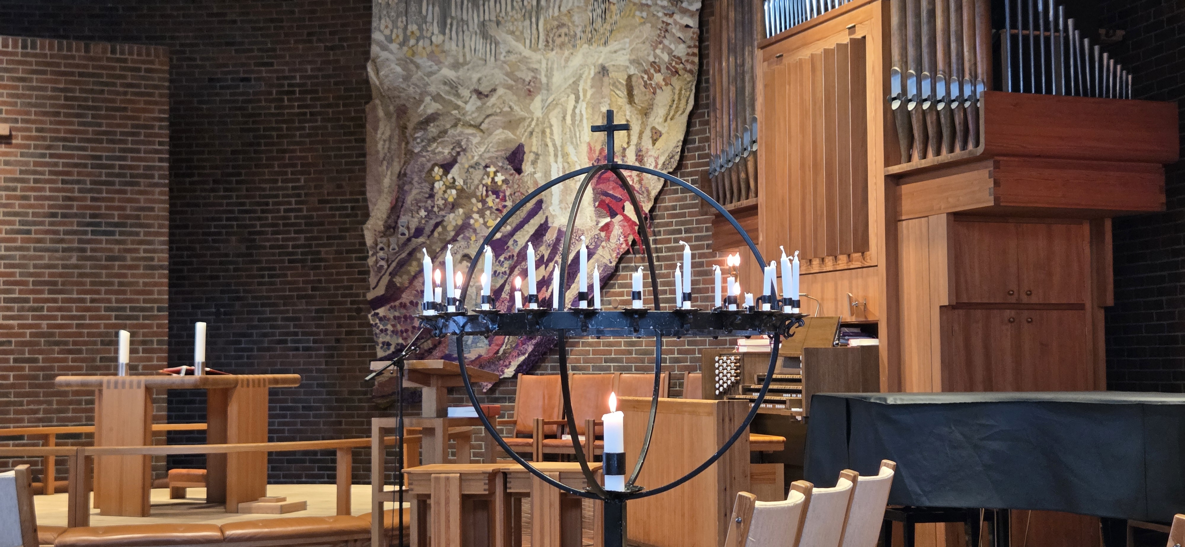 Lysglobe med lys i Bekkefaret kirke